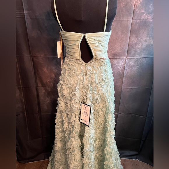 Say Yes to The Dress NWT Mint Green Long Formal Gown Dress.  Size 0 - Picture 6 of 9